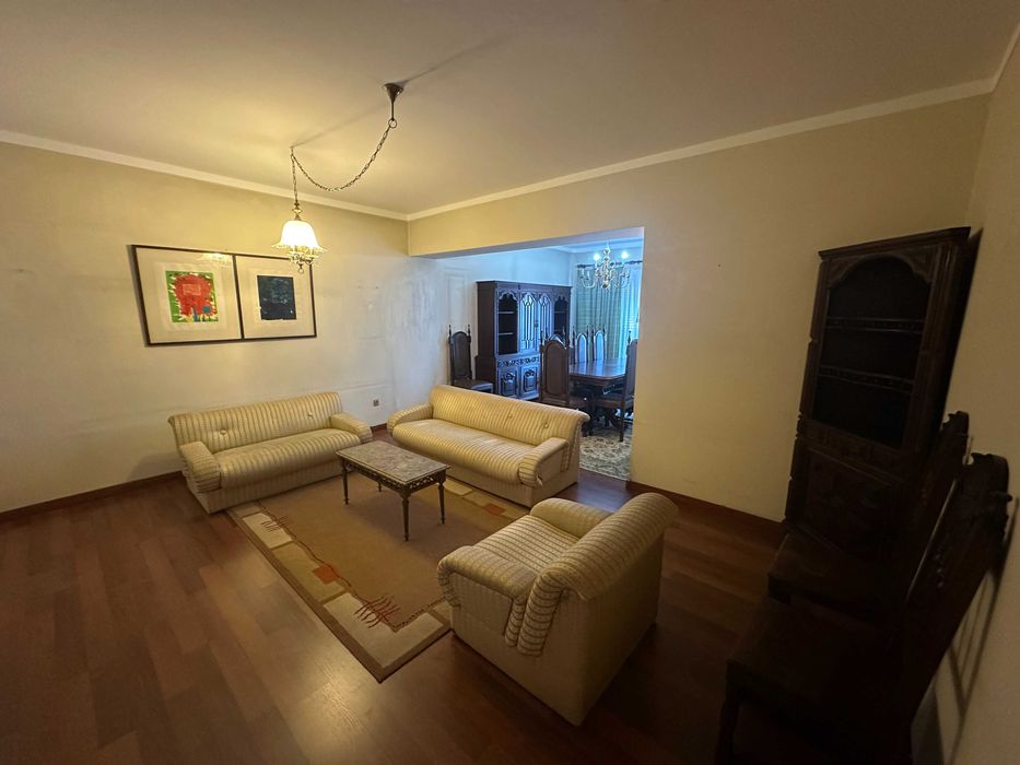 Quarto em T4 mobilado — Centro (junto à Escola de Saúde / CVP)
