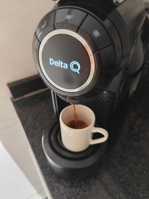 Máquina de Café Delta Q Qool Evolution Automática – Excelente Estado - pronta a utilizar