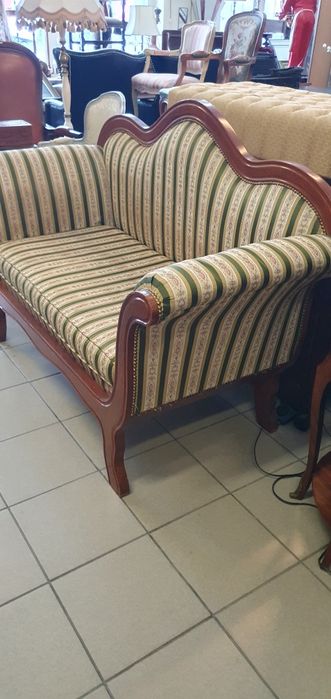 Mała stylowa sofa