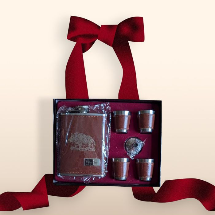 Piersiówka w skórze