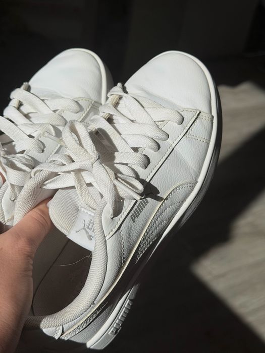 Куди puma білі на дівчинку