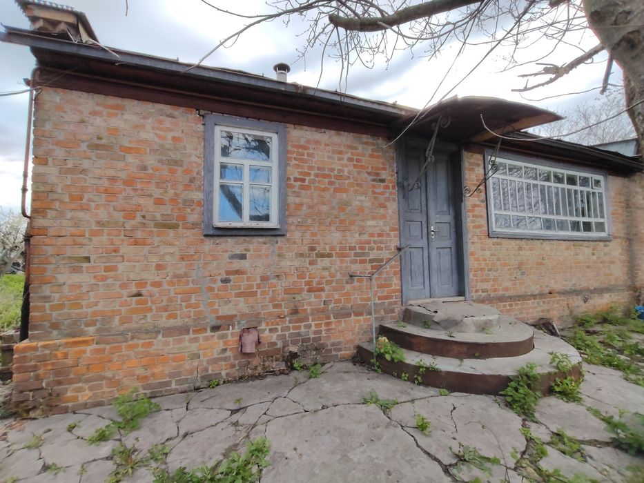 Продаж 0/5 будинку з окремим двором