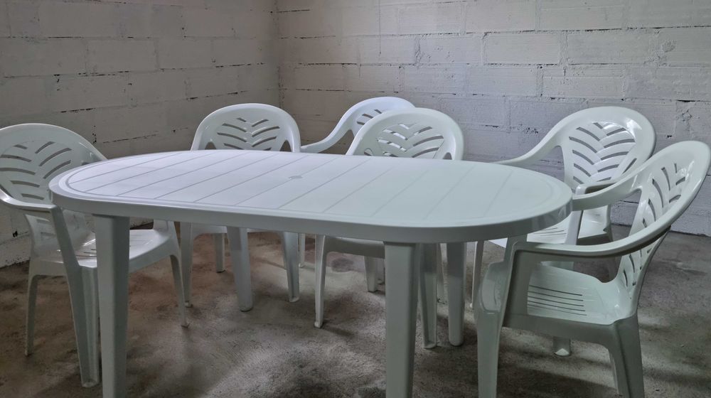 Arca congeladora, como nova / e conjunto cadeiras e mesa d'exterior