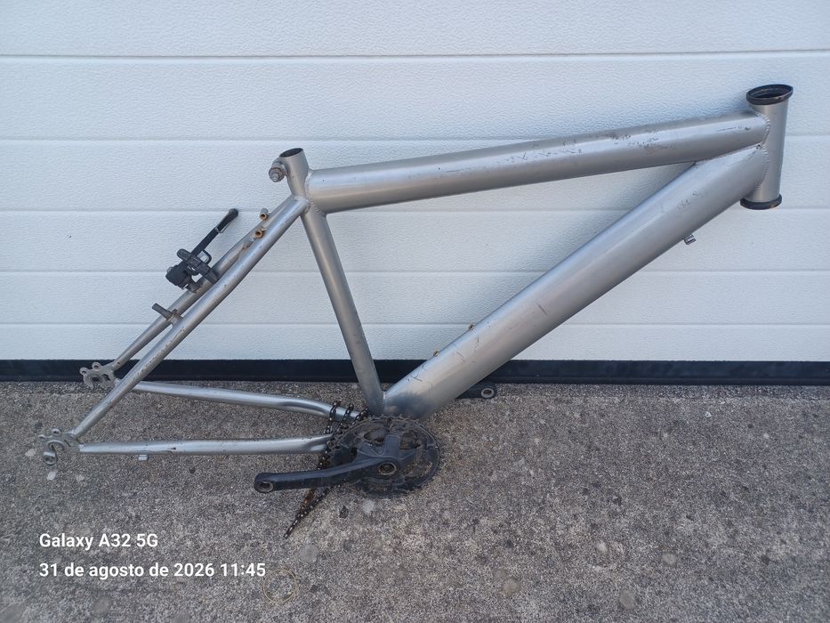Vendo para desocupar quadro de bicicleta em bom estado