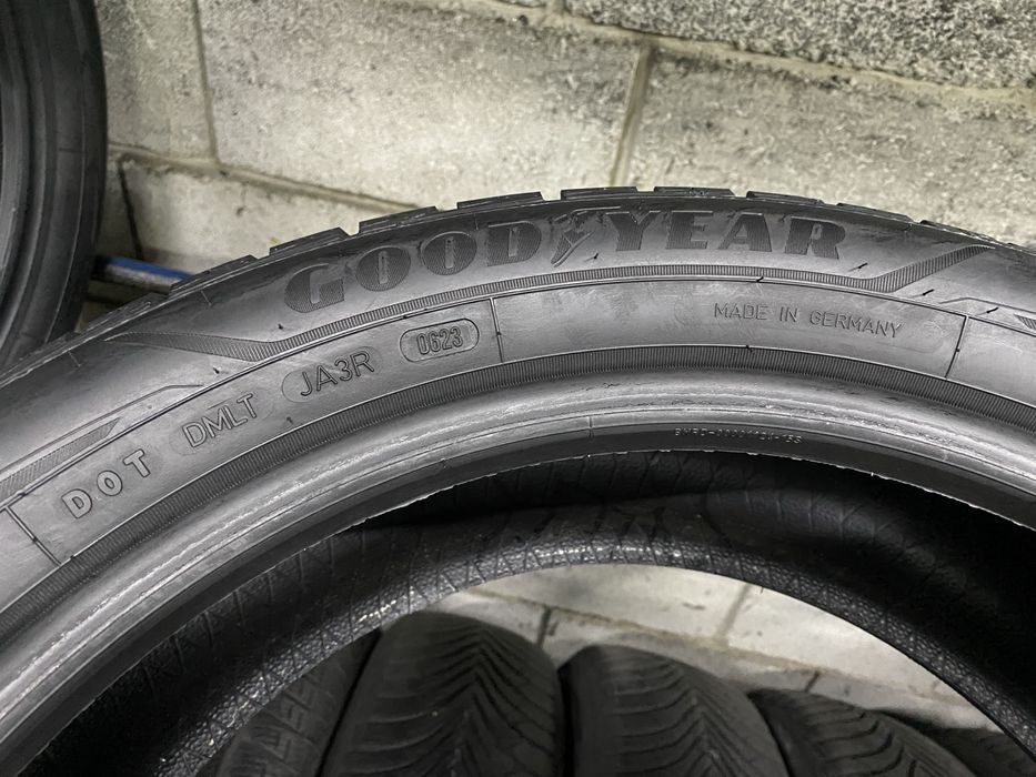 Зимові шини 215/50 R19 (93T) GOOD YEAR
