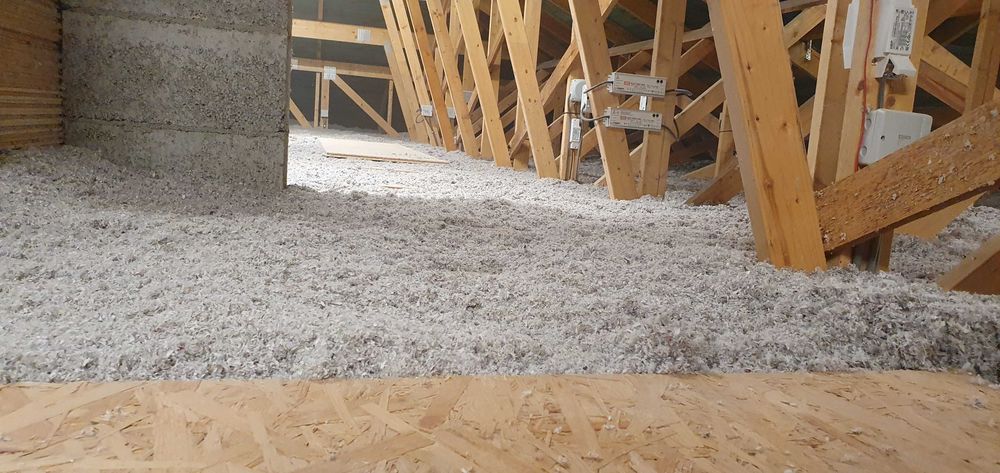 Wdmuchiwanie wełny celulozy ocieplanie docieplanie poddasza naprawa