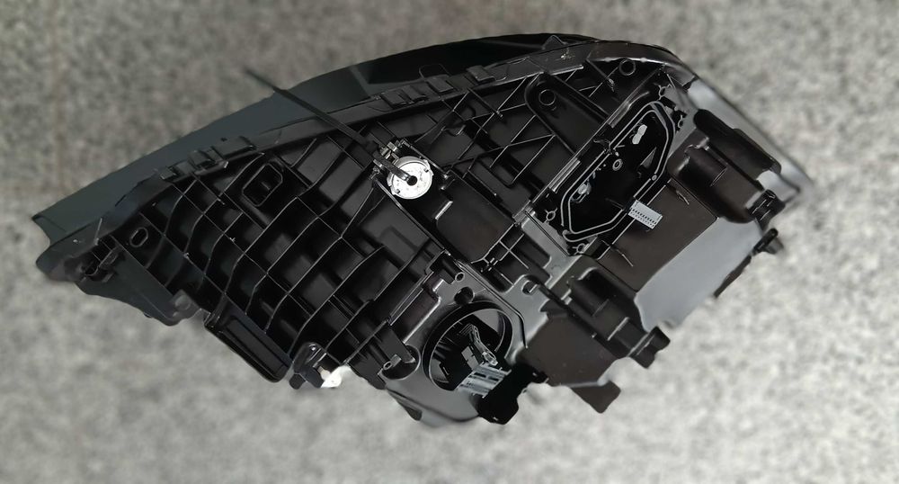 Farol BMW 3 LED Adaptativo Matrix Original esquerdo/direito