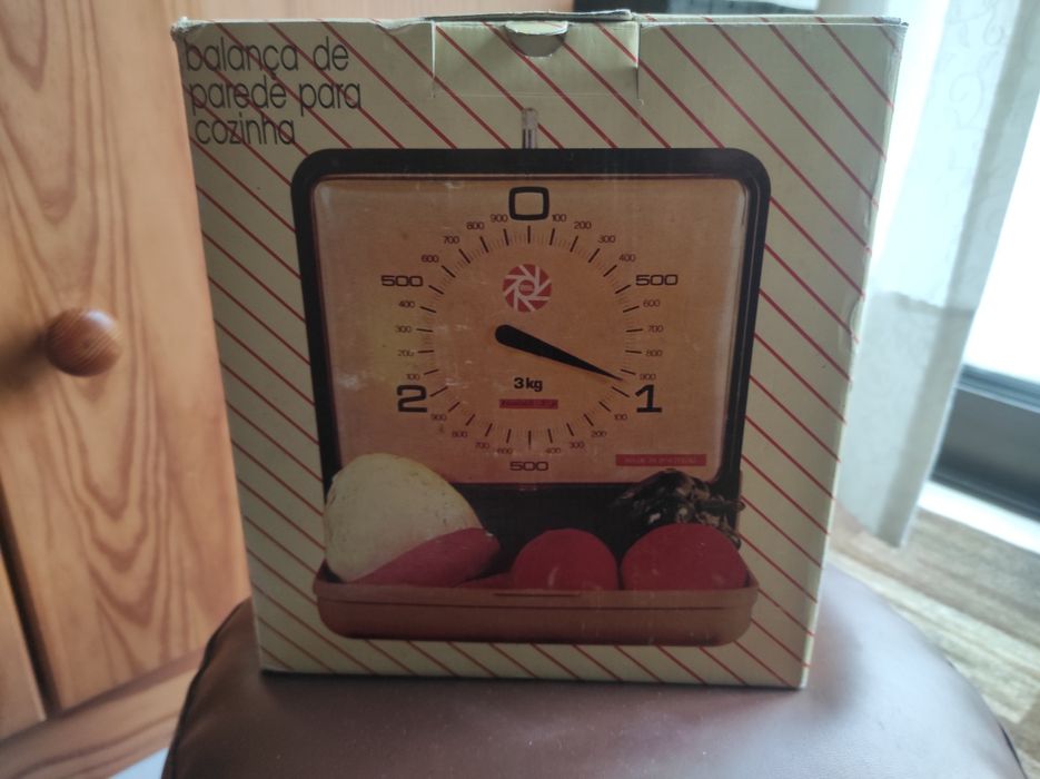 Balança  de cozinha , vintage , ainda embalada .