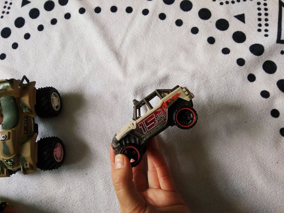 3 auta wojskowe auta terenowe zabawki