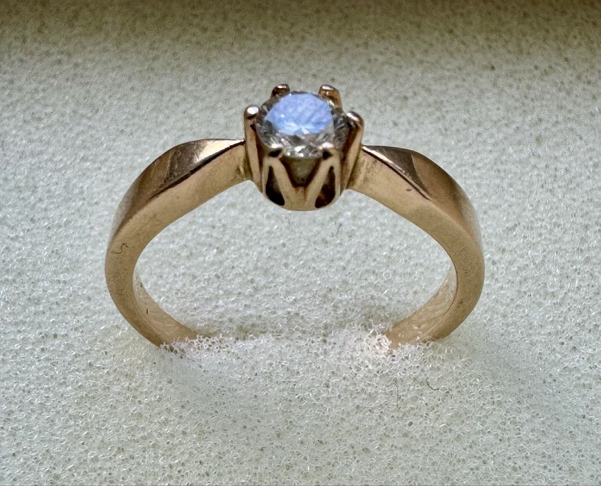 Pierścionek złoty z brylantem