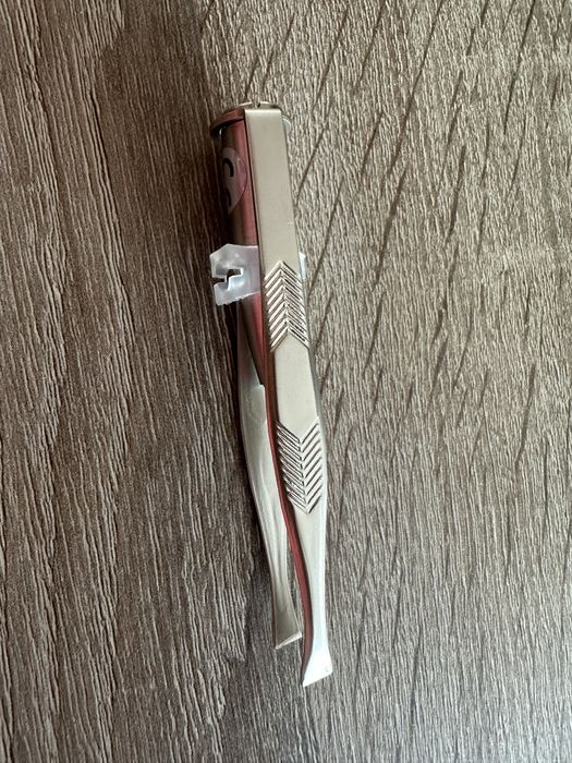 Pęseta ze swiatłem LED / Pęseta z latarką