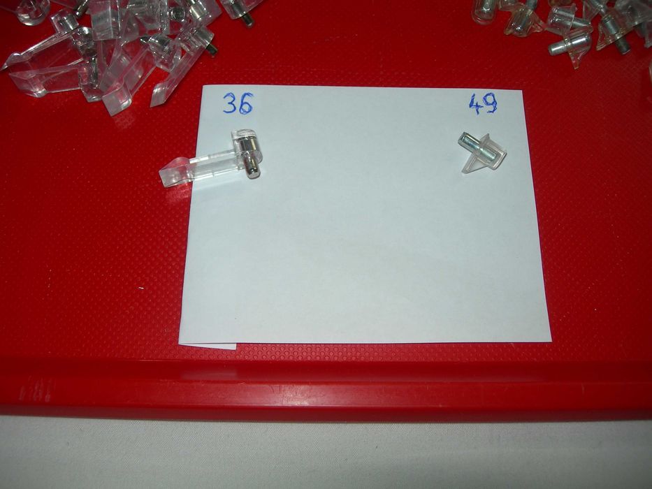 Suportes de prateleiras.