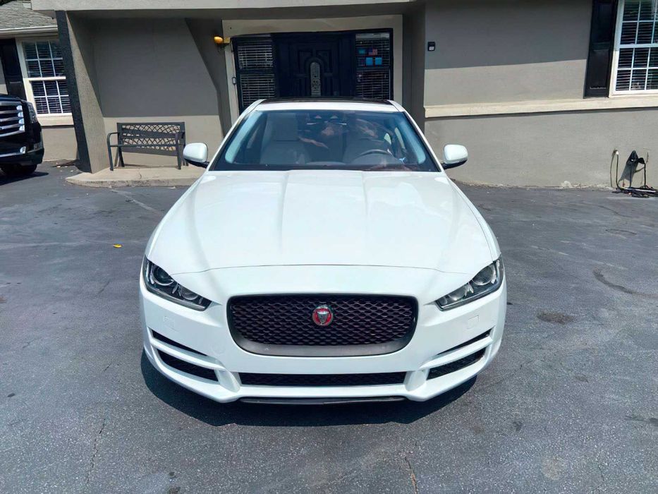 Jaguar XE 25t Premium      2018
