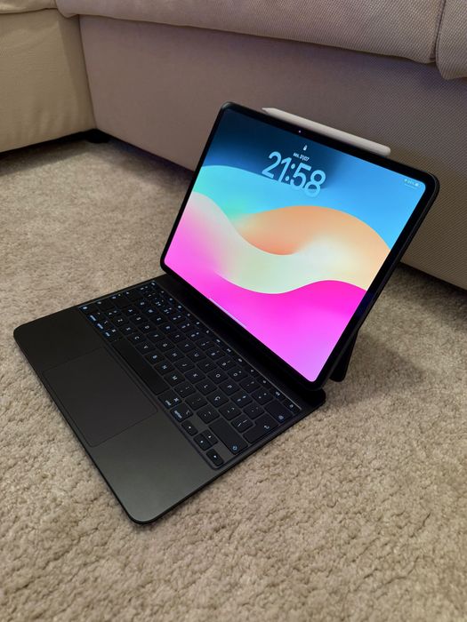 Ipad Pro 13’ (M4) 256GB + Magic Keyboard + Apple Pencil - Como novo