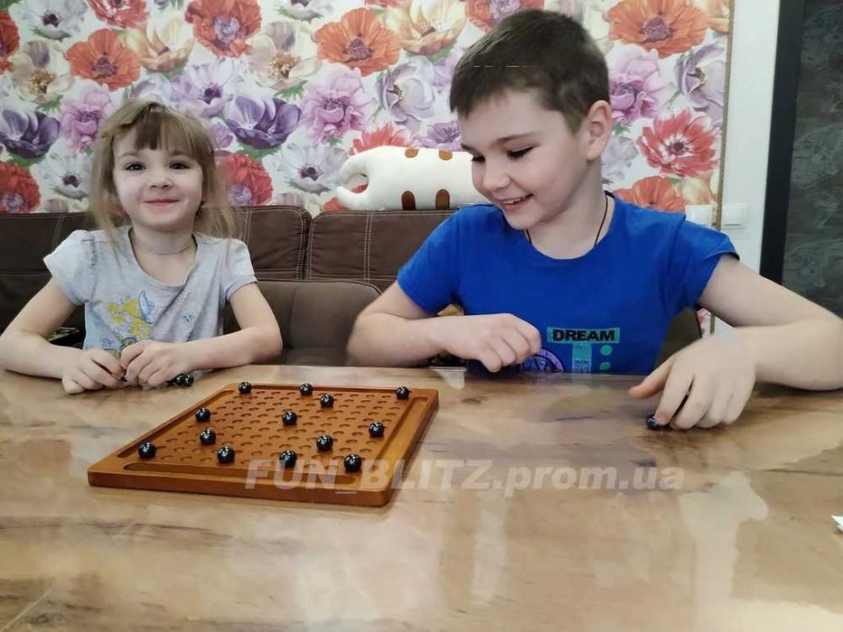 Настільна гра Магнітний бій / Магнітні шахи шахмати / Поле з магнітами