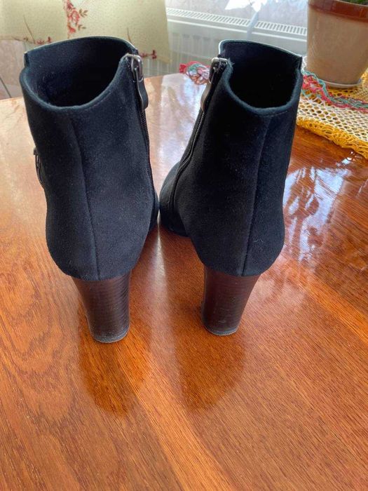 Продам ботинки весняні