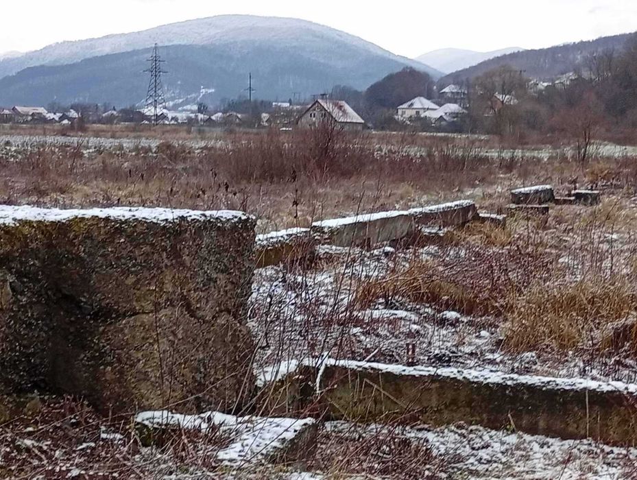 Продаю незавершене пром. буд-тво, Свалява , зем.  150 соток,  по 665$.