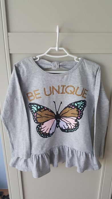 Bluzka na dlugi rekaw motyl brokatowy r. 5-6lat 110-116cm