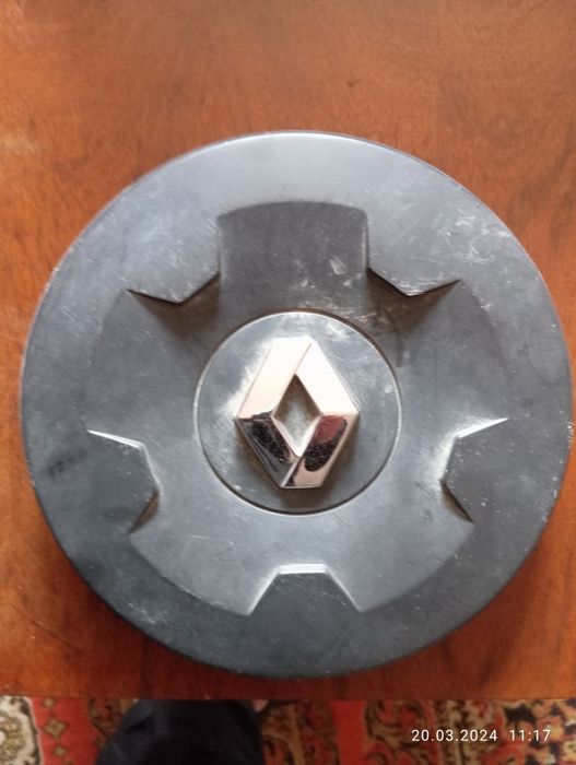 Продам колпаки renault trafic  оригинал