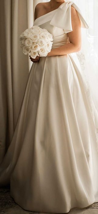 Suknia ślubna PRONOVIAS Nicosia