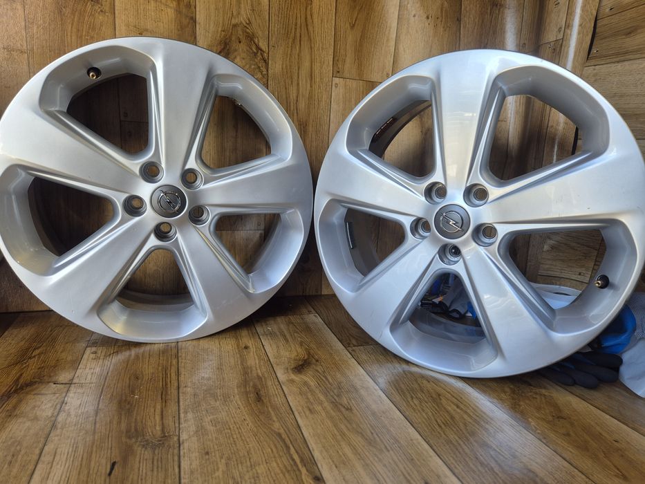 Oe opel 18cali 5x105 et38 7j ot56.6 stan idealny
