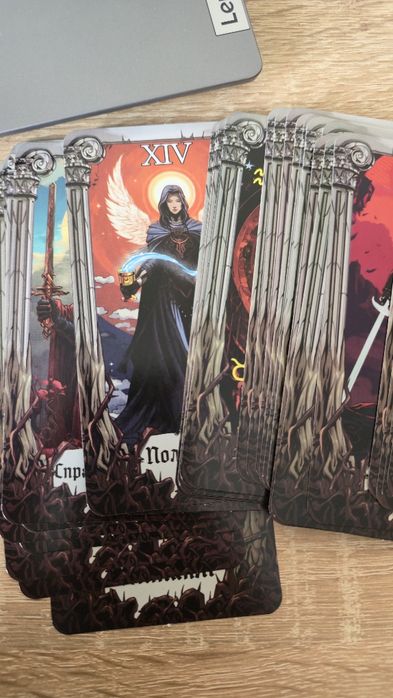 Продам колоду карт таро. В отличном состоянии.