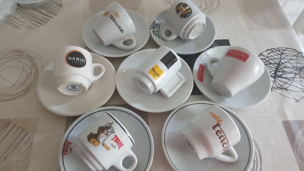 Diversas chávenas de coleção