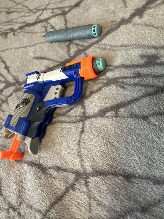 Маленький пістолет Nerf
