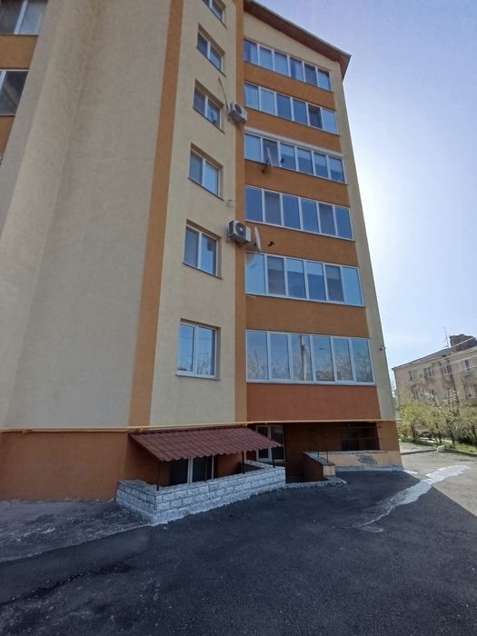 Продам нежитлове приміщення! Район Пивзавод. Вул. Ясна. ФАСАД. Цоколь!