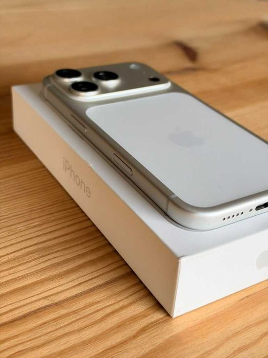 iPhone 17 Pro 256GB Prateado Como Novo, Bateria 92%, Caixa Completa
