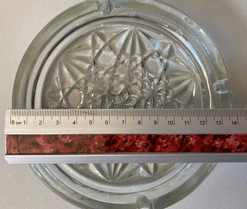 Cinzeiro de Vidro (~14cm diâmetro)