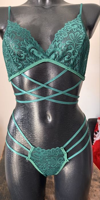 Conjunto renda M preto, vermelho ou verde