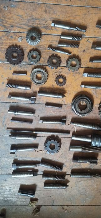 Uchwyty, noże, szczęki tokarskie