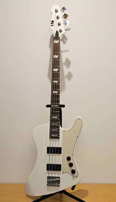 ESP LTD Phoenix 204, baixo neckhrough activo estilo Thunderbird com case Gator