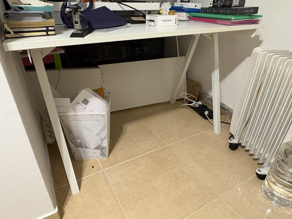 2 secretárias  de escritório Ikea cor brancas
