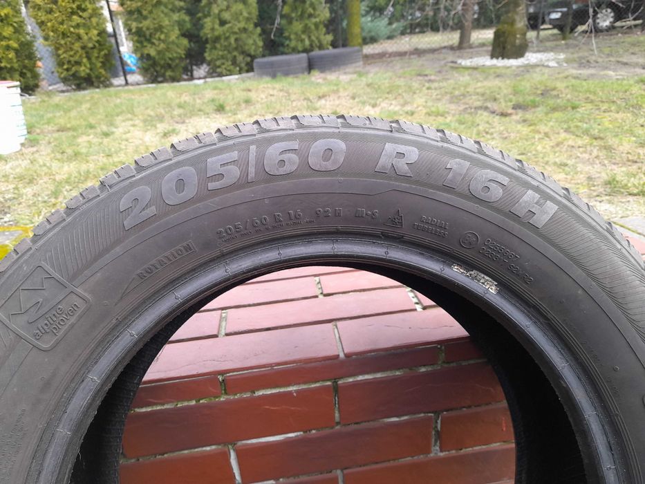 Opona zimowa Semperit 205/60 R16 Speed-Grip 2, 5,5 mm, 2016 rok
