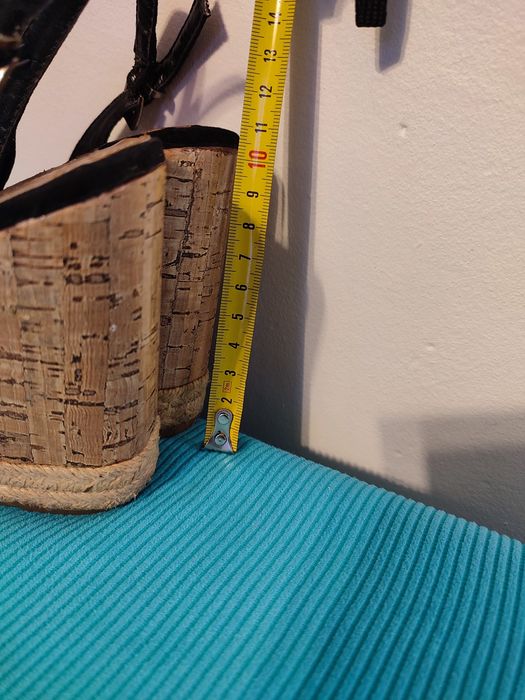Sandały damskie na koturnie CCC 38