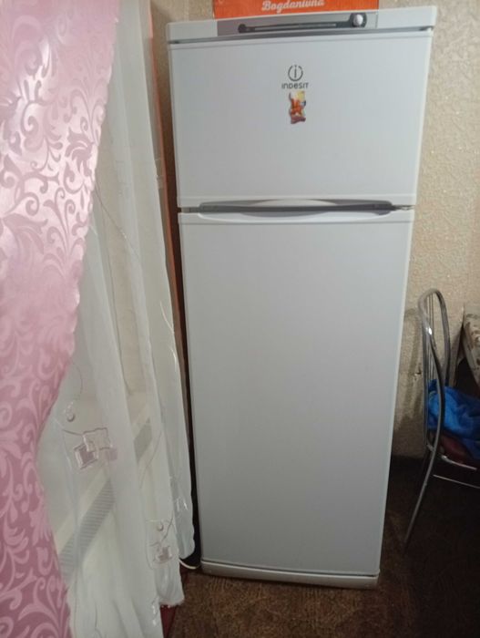 Холодильник INDESIT
