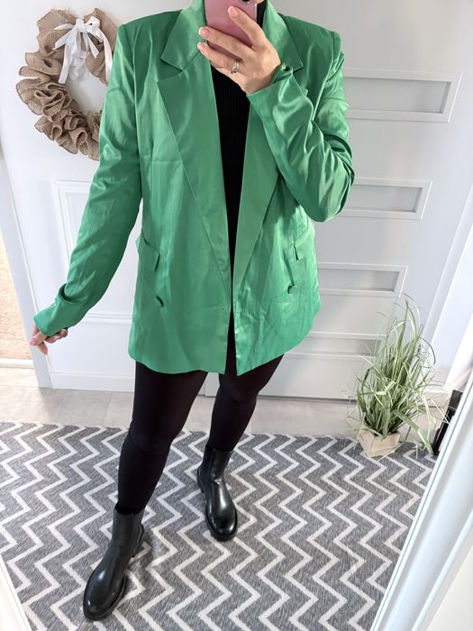 Marynarka satynowa dwurzedowa 40 L