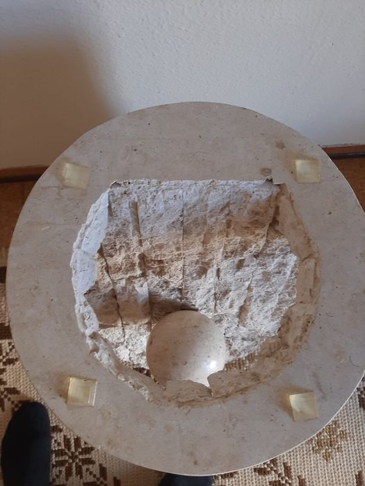 Mesa de apoio em pedra para sala sem vidro