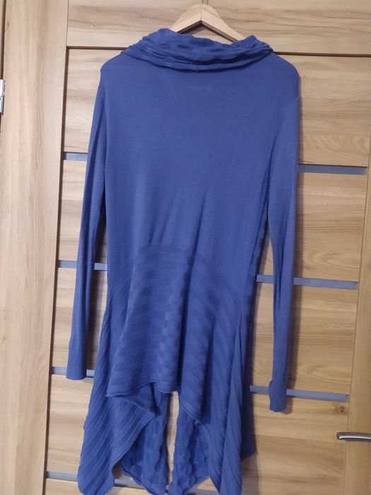 Asymetryczny sweterek narzutka