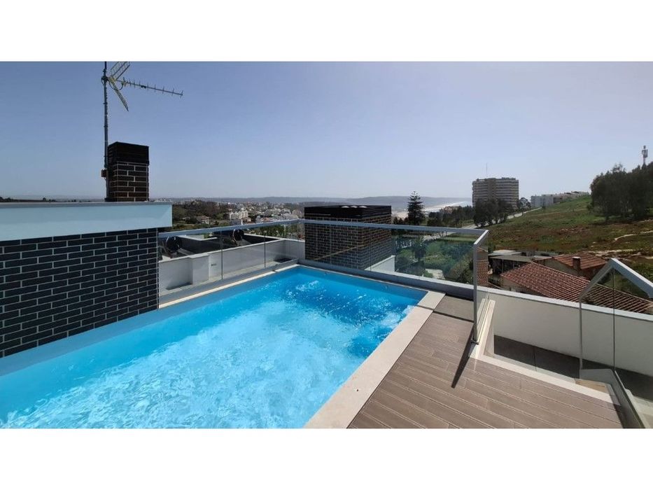 Apartamento T3 com varanda, garagem fechada em condomínio com piscina