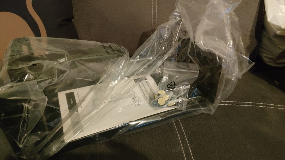 Wieszak pod komputer