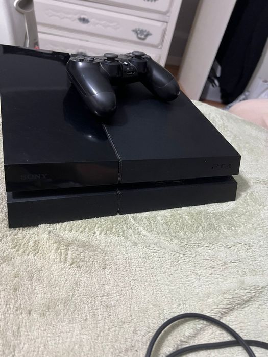 Playstation 4 com comando