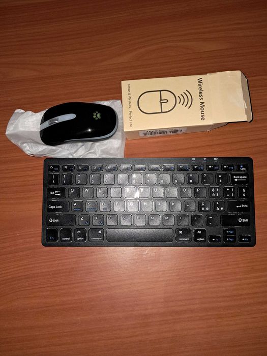 Teclado de computador novo com rato também novo