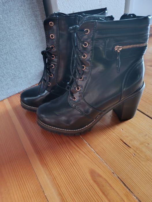 Nowe czarne buty kozaki