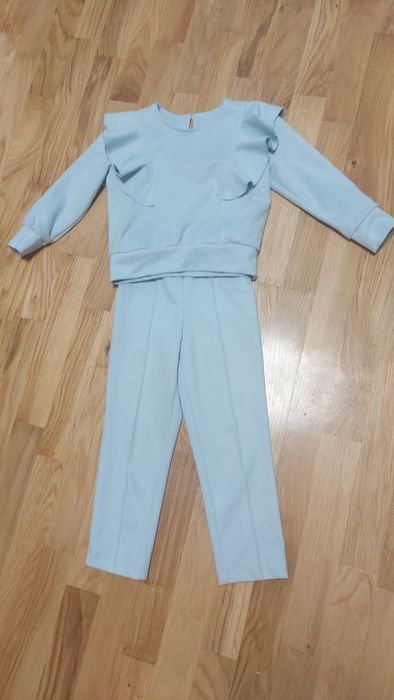 Продам костюмчик