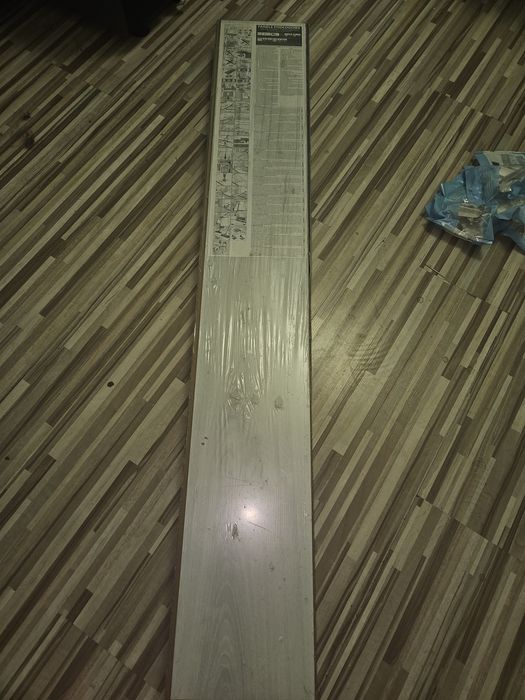 Nowe Panele Podłogowe Laminowane AC4 Klasa 32 – Okazja!