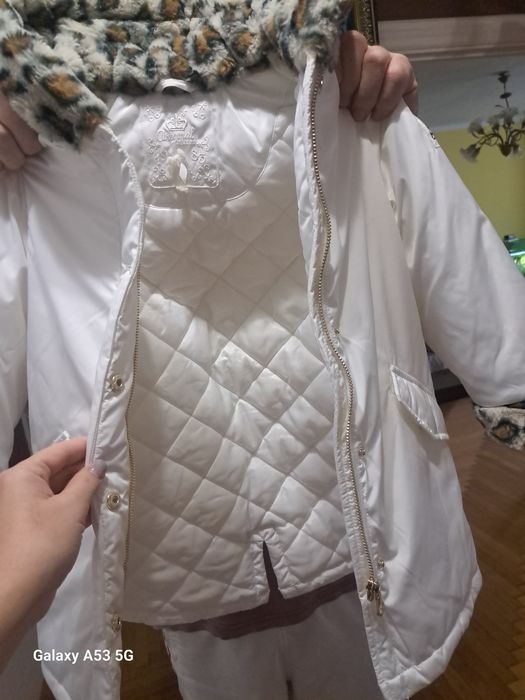 Продам куртку для дівчинки !стан нової