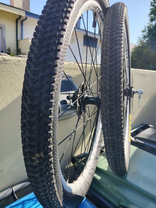 Rodas 26 BTT com pneus maxxis